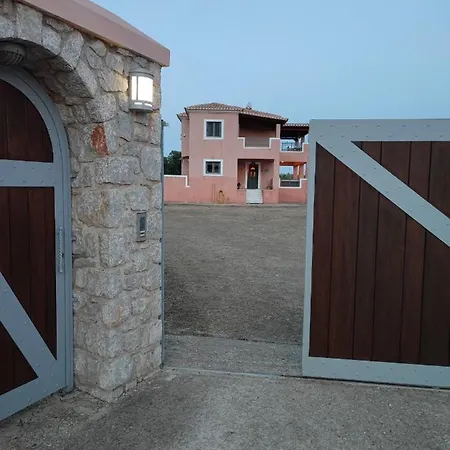 Sunny Spacious Maisonnette With Jacuzzi Σπίτι διακοπών *