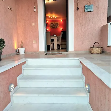 Sunny Spacious Maisonnette With Jacuzzi