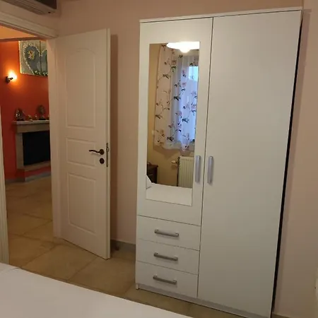 Sunny Spacious Maisonnette With Jacuzzi Σπίτι διακοπών *